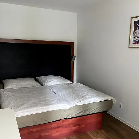 Im Kneipenviertel Altkoetzschenbroda アパート ラーデボイル