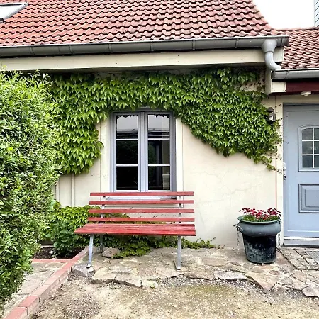 Im Kneipenviertel Altkoetzschenbroda アパート ラーデボイル