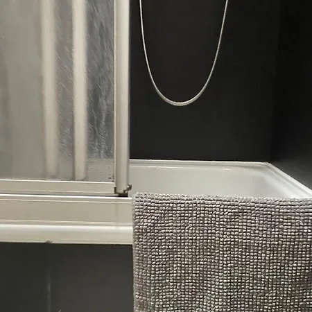 Im Kneipenviertel Altkoetzschenbroda アパート ラーデボイル